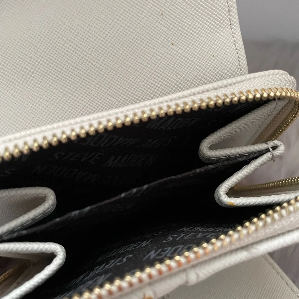 🎁GIFTED🎁✨Steve Madden Tri-Fold Wallet with Coin Zipper area ✨NEW - Picture 5 of 7